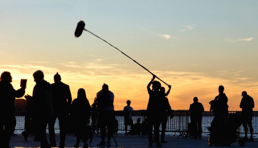 &Eacute;quipe de tournage, perchman au coucher du soleil